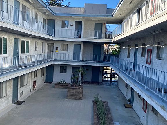 4th image of 15840 Sherman Way APT 4
