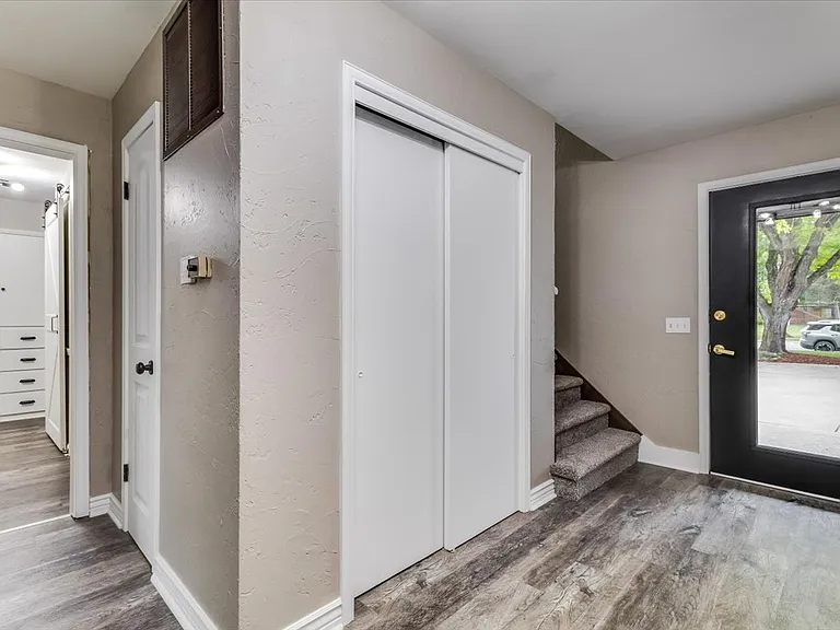 720 N Stratford Ln — Photo 22
