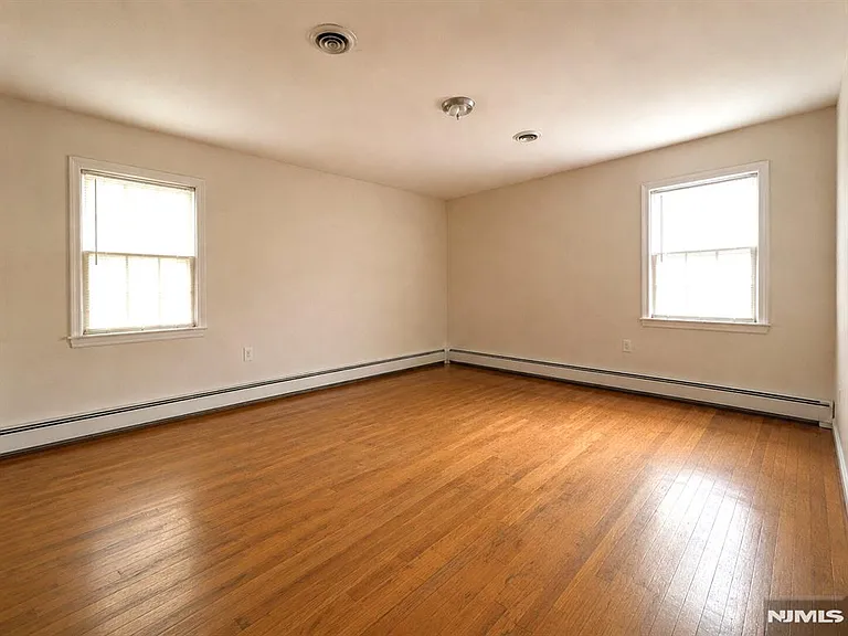 304 Loren Ct — Photo 10