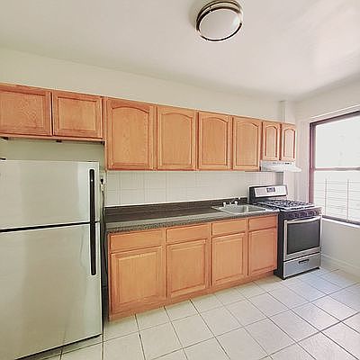 2nd image of 1462 Taylor Ave APT 21