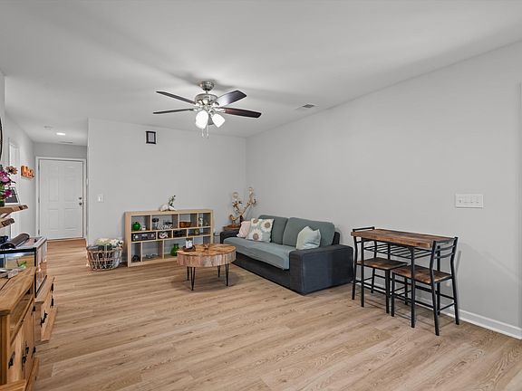 3rd image of 241 Nobility Dr