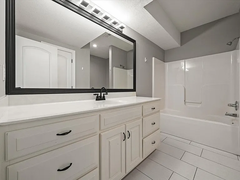 604 Canyon Dr — Photo 6
