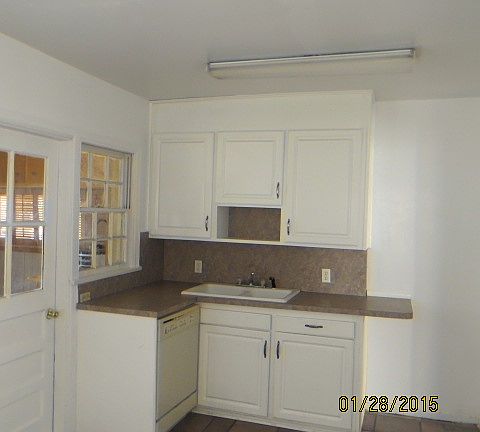 5th image of 1030 E Maxwell St