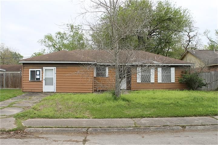 1st image of 303 Tilden Dr