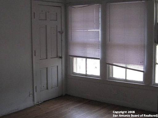 4th image of 427 FRESNO DR