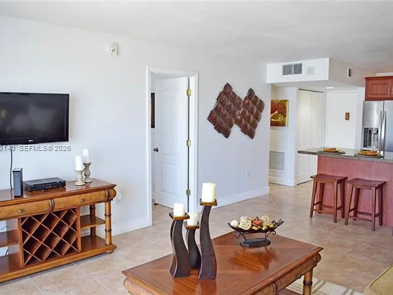 401 Ocean Dr #924 — Photo 6