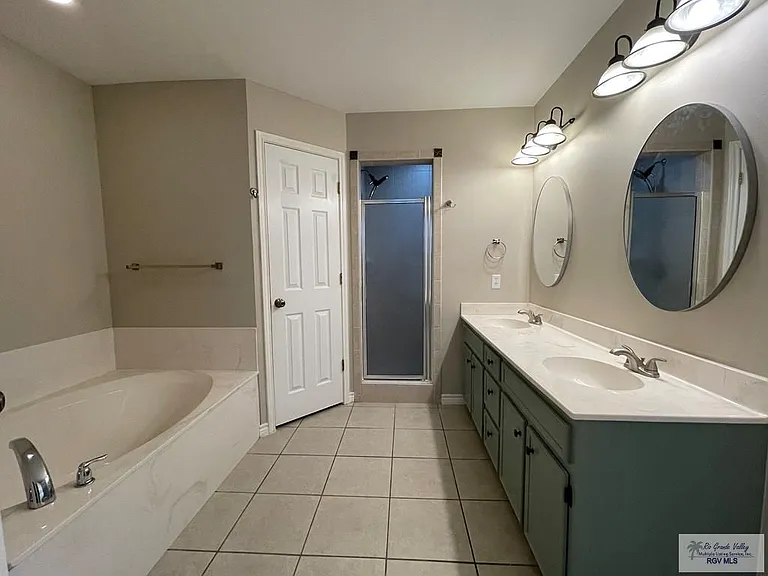 4950 Daffodil Dr #SINGLE FAMILY — Photo 9