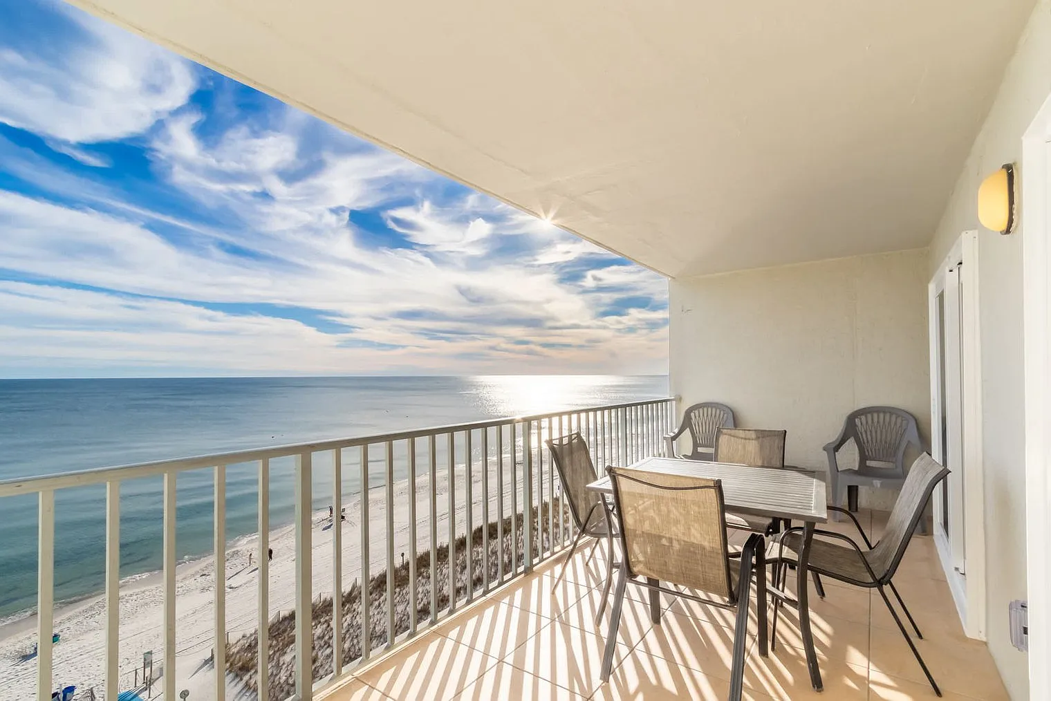 2 bed, 2.0 bath, 947 sqft, $3,056 — Photo 4