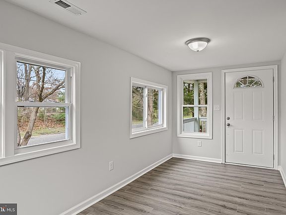 4th image of 467 W Atlantic Ave