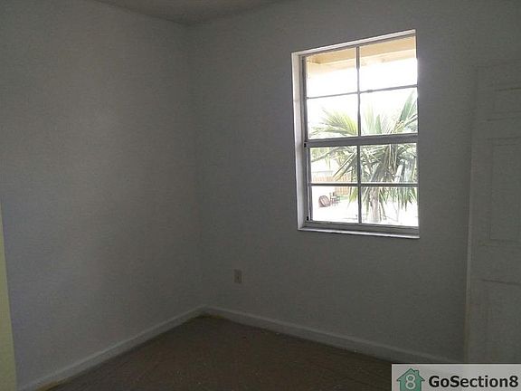 4th image of 3375 NE 15th Dr Unit 205