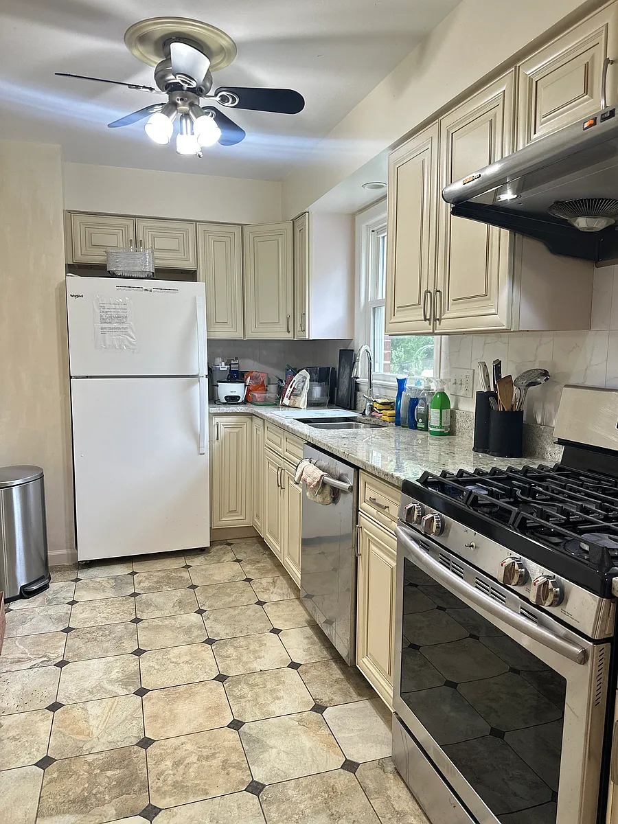 Building Photo - 4221 University Dr