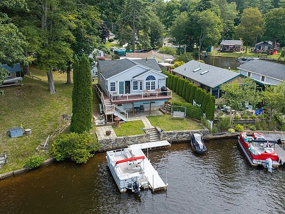 3rd image of 4 Shore Ln