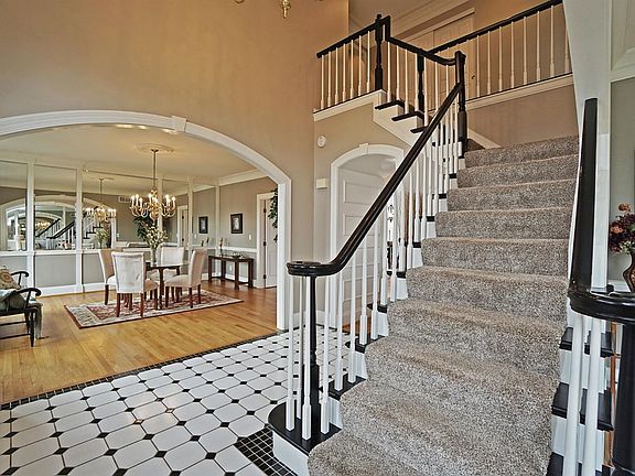 2nd image of 7242 Clubhouse Ct