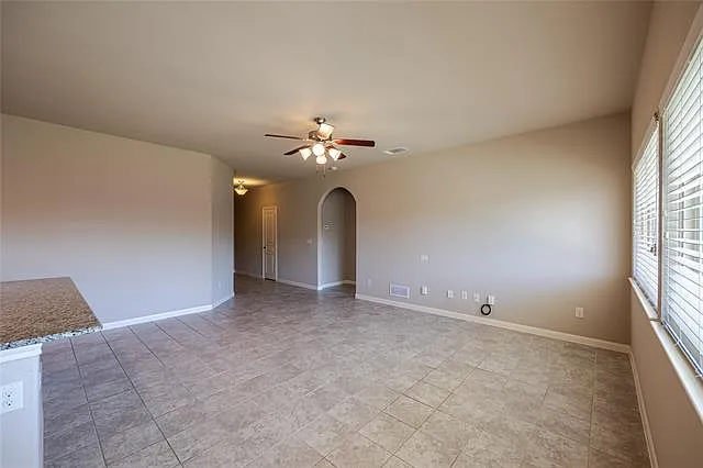 1141 Kingston Ct — Photo 5