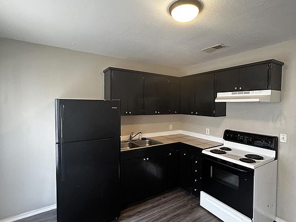 2nd image of 33 Bentley Brooke Ln #33