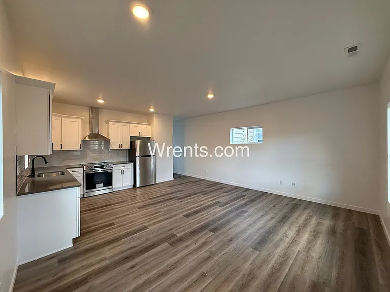 3710 E Liberty Ave — Photo 4