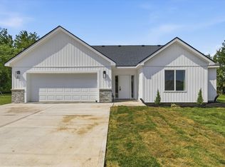 7847 Seneca Lake Rd, Ozawkie, KS 66070