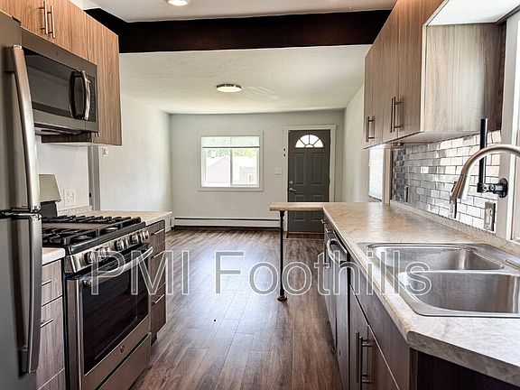 5th image of 825 E Dartmouth Ave