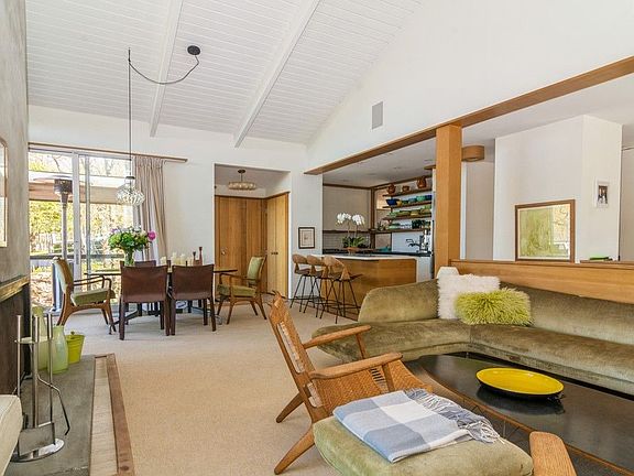 4th image of 31 Oyster Pond Ln