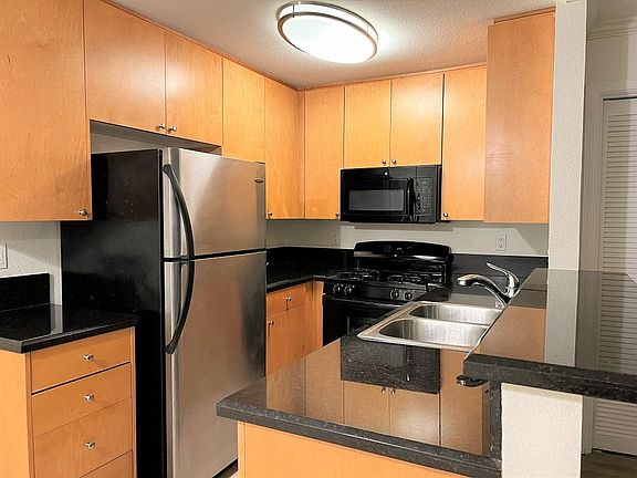 2nd image of 740 Florida St