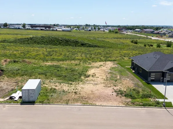 1801 E Wallin Cir, Sioux Falls, SD 57104