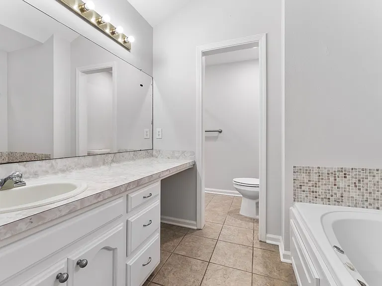 14223 Parkview Dr — Photo 8