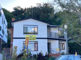 858-60 Moraga Drive, 1 Bedroom. 1 Bathroom. 0 Half