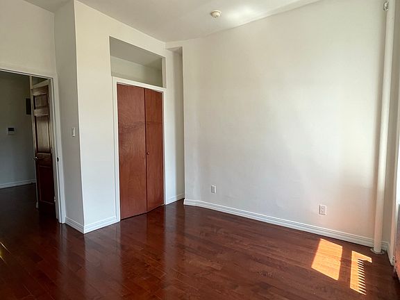 5th image of 219 E 32nd St APT 5B