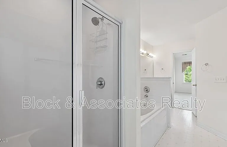 304 Nottinghill Walk — Photo 16