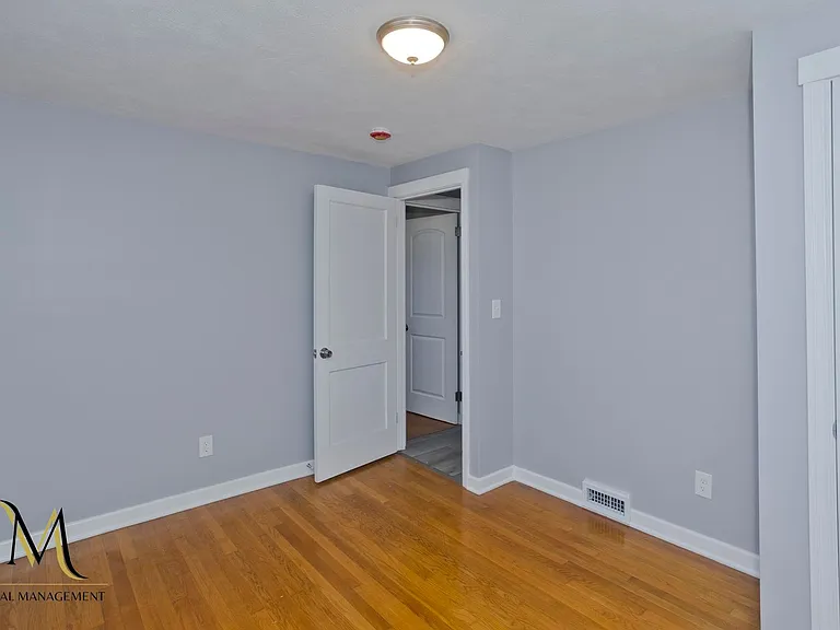 320 Island Pond Rd — Photo 12