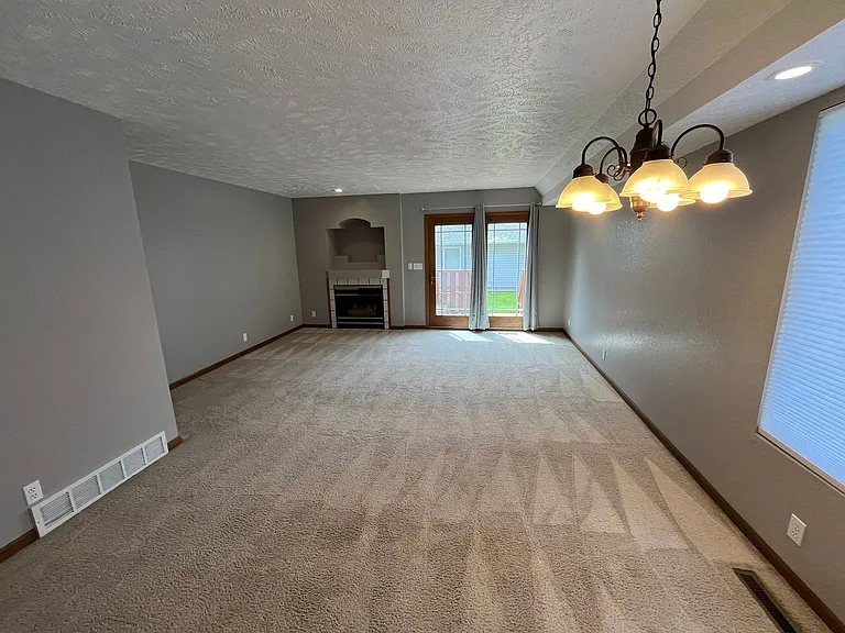 1417 W Charles St — Photo 27