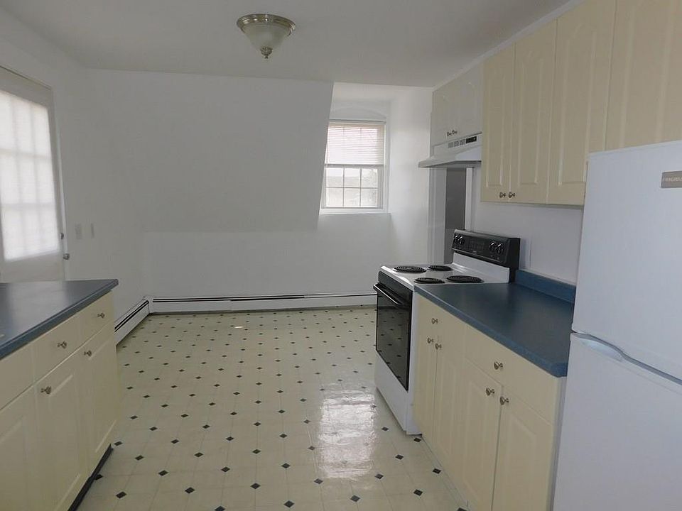 1st image of 72 Hancock St Floor 3