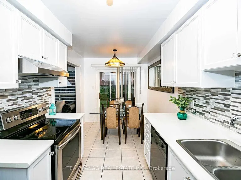 4 Queen Anne Dr — Photo 6