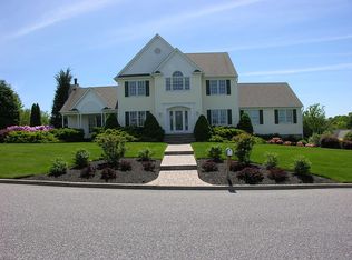 4 Blossom Rd, Mount Sinai, NY 11766