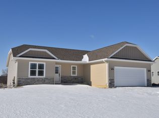 N633 Westview Dr, Oconomowoc, WI 53066