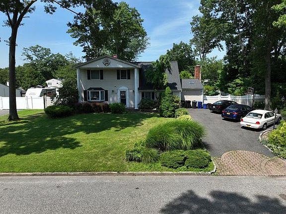 2nd image of 12 Shenandoah Blvd