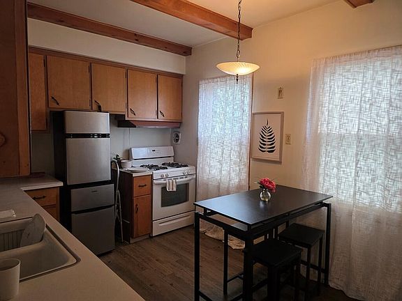 5th image of 910 Dillingham AVENUE