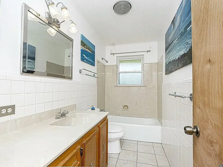 Full Guest Bathroom