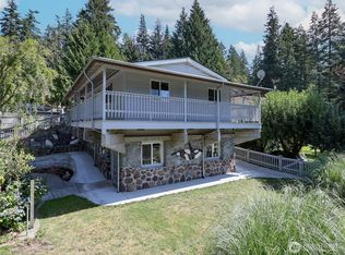74 Wren Ln, Camano Island, WA 98282