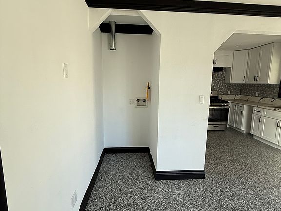 5th image of 11747 Archwood St