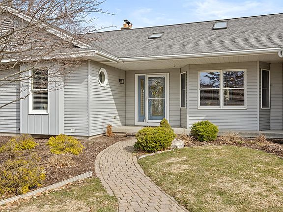 4th image of 2126 Lamont Ave NW