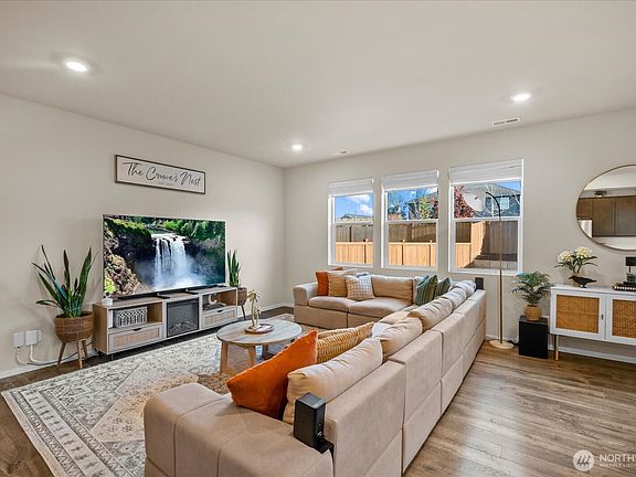 4th image of 11056 188th Street Ct E