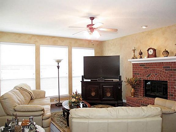 5th image of 9141 Crandall Dr