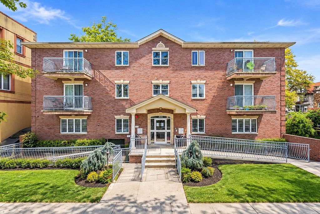 3-bedroom condo for sale in Bensonhurst