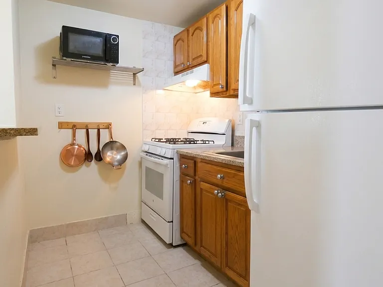 228 E 112th St #3 — Photo 7