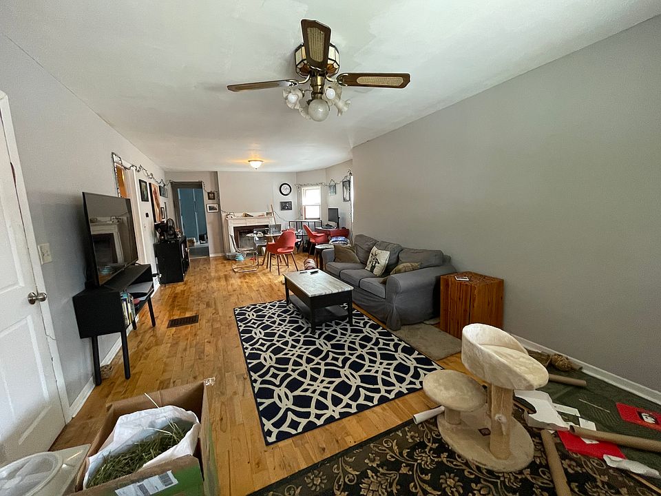 1st image of 389 Hoyt St #2
