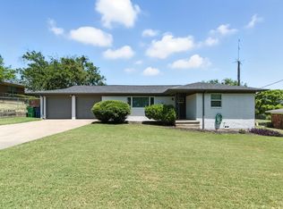 703 S Cowan St, Decatur, TX 76234