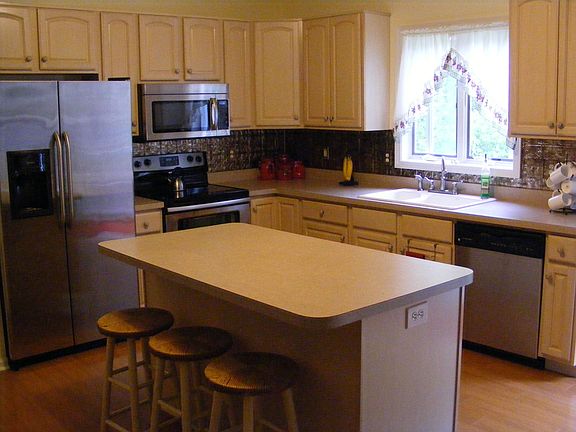 4th image of 65 Bayberry Dr