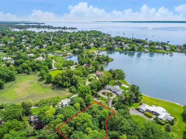 46 Premium Point, New Rochelle, NY 10801