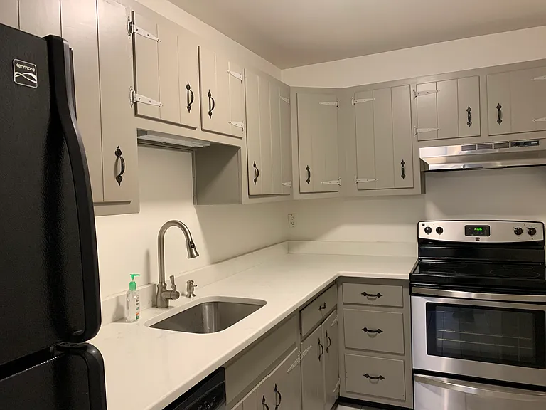 4 Warren Lodge Ct #1C — Photo 6